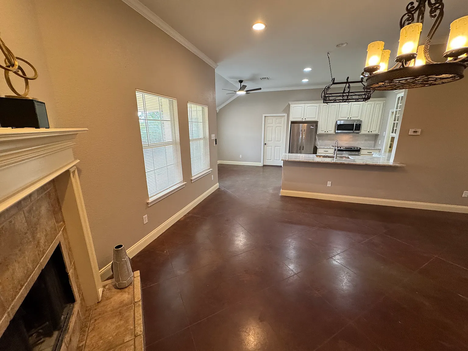 4 bed, 1666 sqft, $2,300 — Photo 2