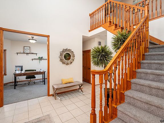 4th image of 19723 Archer Ave