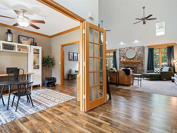 3rd image of 6829 Meadowood Dr