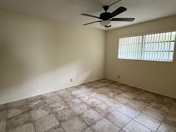 5th image of 2738 NE 30th Pl APT 15