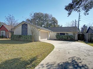 14203 Greenway Dr, Sugar Land, TX 77498
