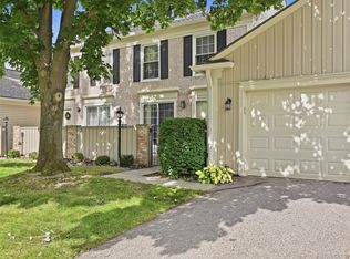 1204 Kings Cove Dr, Rochester, MI 48306