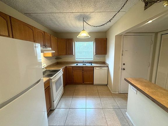 2nd image of 2836 Somerset Park Dr APT 101