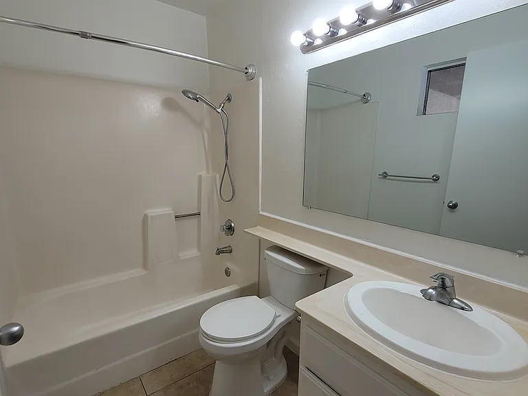Gramercy Apartments — Photo 3