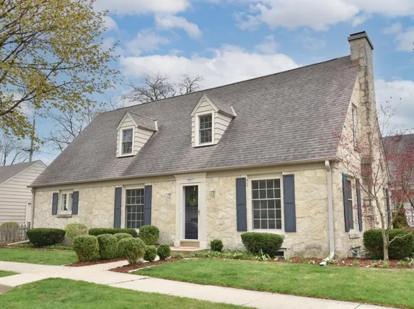 501 East Chateau PLACE, Whitefish Bay, WI 53217