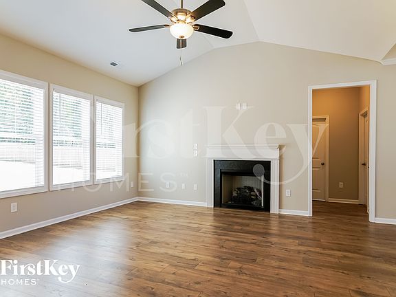 3rd image of 208 Silverleaf Dr