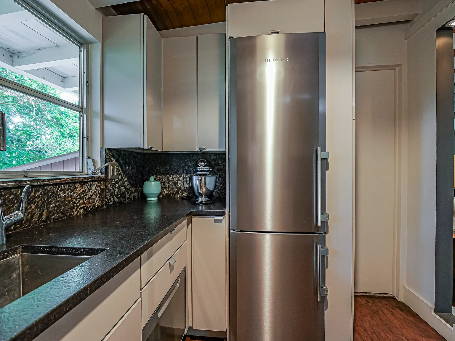 2 bed, 1675 sqft, $10,000 — Photo 3