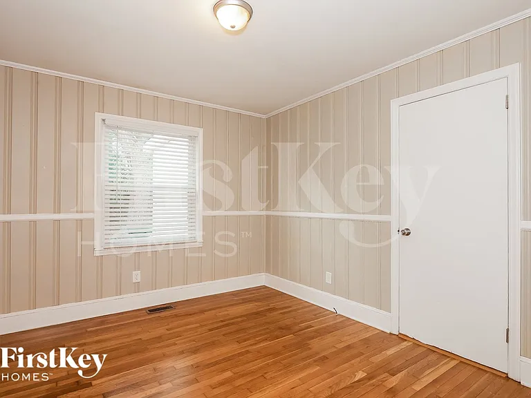 1421 Waddell St — Photo 13