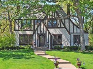 297 Mount Curve Blvd, Saint Paul, MN 55105