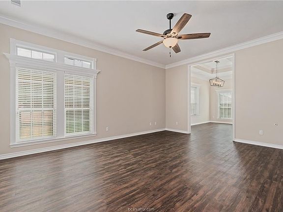 5th image of 4224 Alexandria Ave