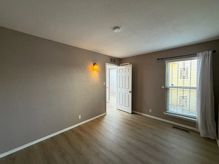 7924 Woodridge Dr NE — Photo 25