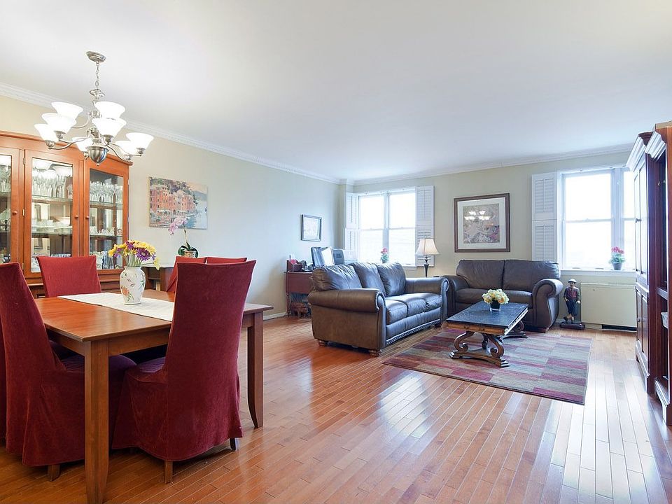 55 Poplar Street living