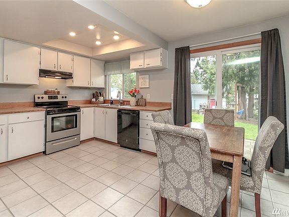 5th image of 9702 203rd Avenue Ct E