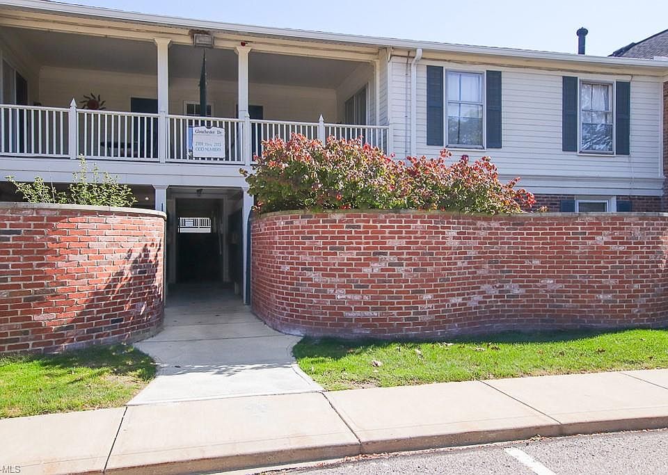 1st image of 2109 Glouchester Dr