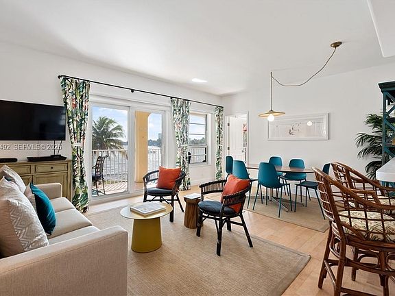 3rd image of 341 N Birch Rd APT 209