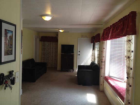 Upper living/dining room