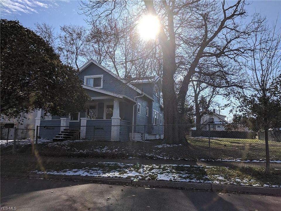 2nd image of 734 Baird St