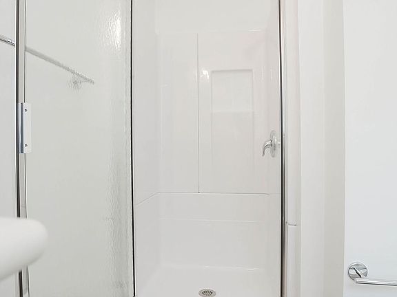 4th image of 15100 Detroit Ave #1