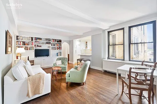 Sold by Sotheby's International Realty | media 10