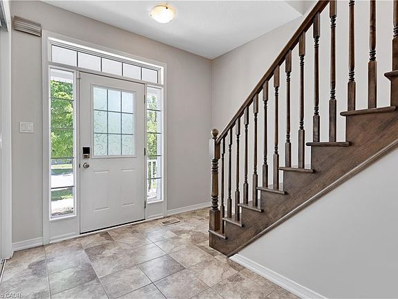 5th image of 290 Apple Hill Cres