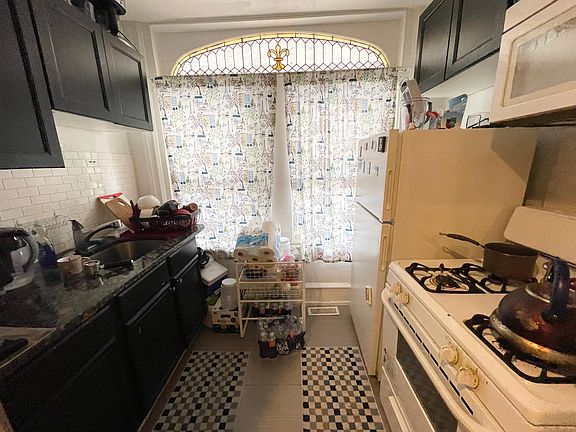 2nd image of 236 Buckingham Pl #A