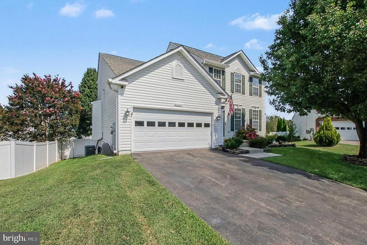 4 bed, 3.5 bath, 3400 sqft, $3,500 — Photo 1