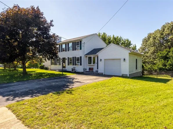 10 Sycamore Dr, Coventry, RI 02816