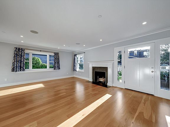 3rd image of 1005 Orange Ave