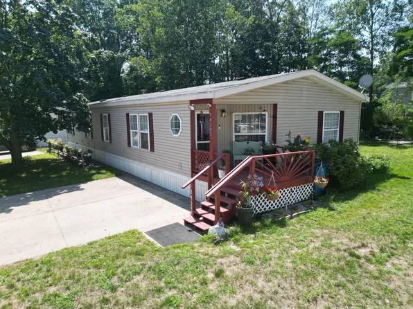 14279 Winters Crk W, West Olive, MI 49460