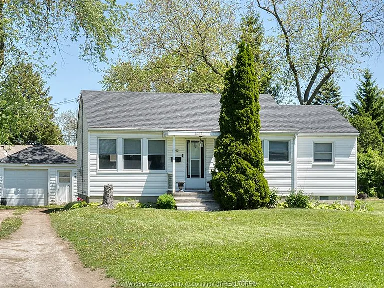 4062 Roseland Dr E — Photo 2