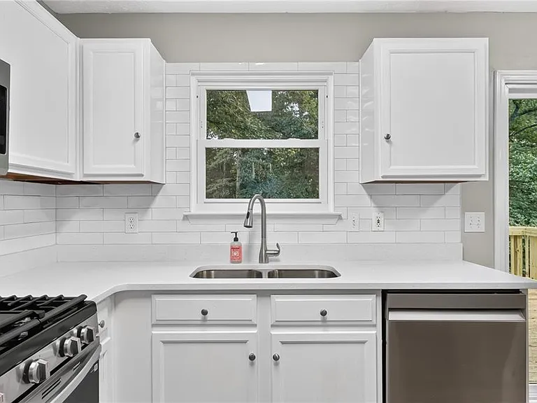 4554 Darrowby Dr — Photo 11