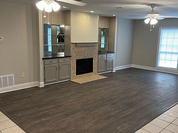 2nd image of 573 Oakwood Dr