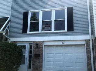 927 Banbury Ct, Schaumburg, IL 60194