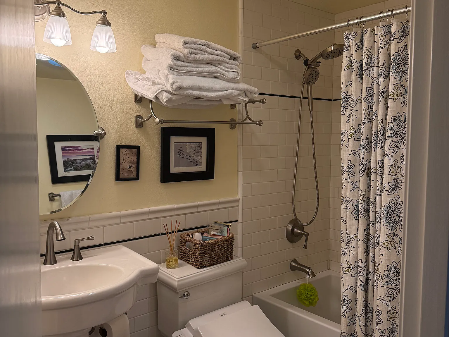 4 bed, 2.5 bath, 1976 sqft, $3,100 — Photo 4