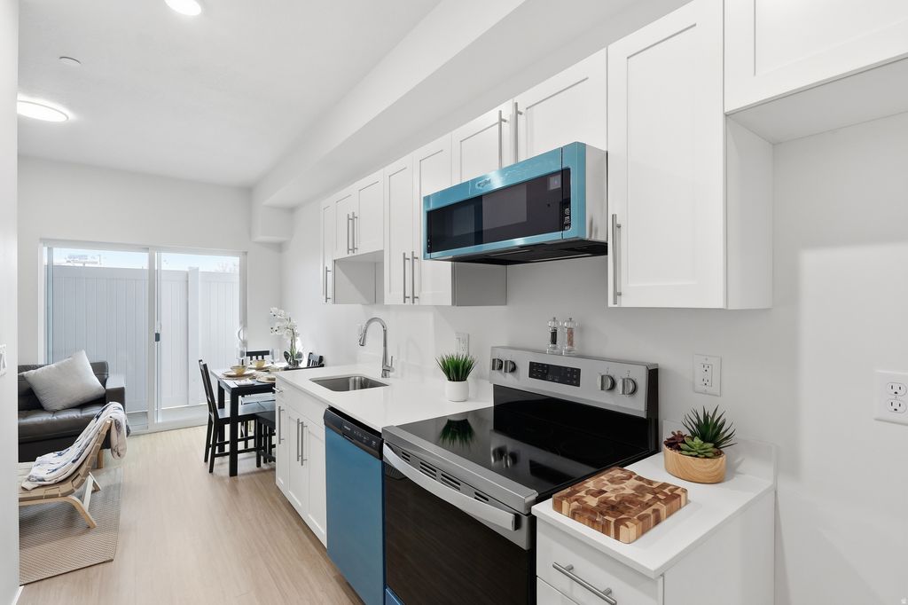 2085 N Main St #304, Clearfield, UT - View 4