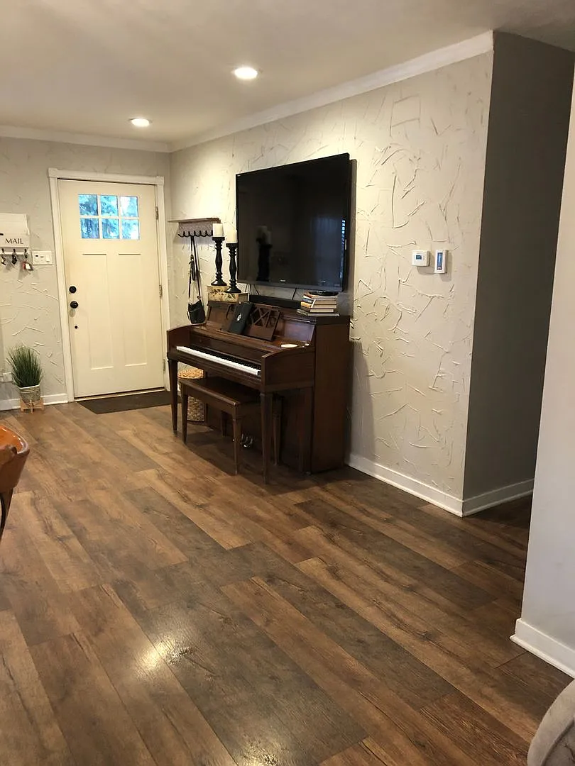 Move-In Ready 3Br 1Ba — Photo 3