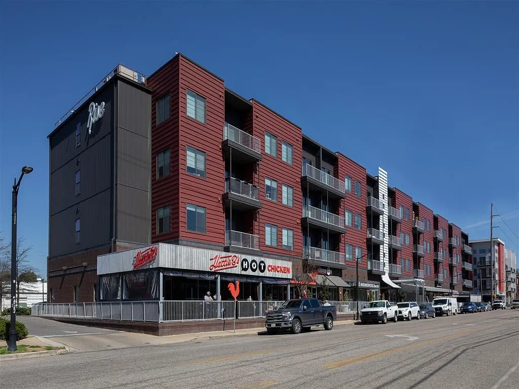 Building Photo - Rise Lakeview