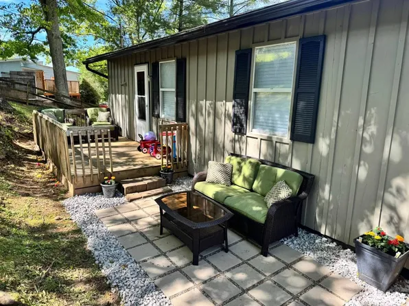 110 Craddock Dr, Spencer, WV 25276