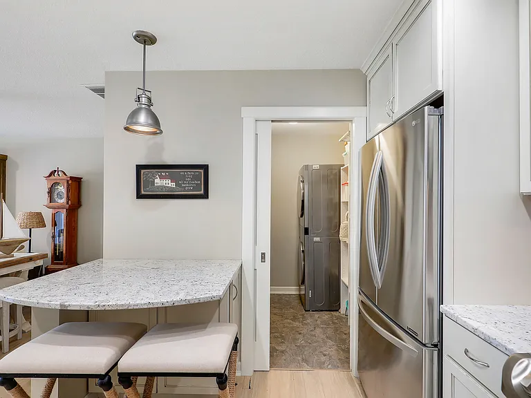 411 Lake St — Photo 10