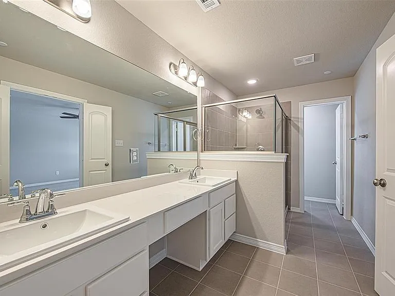 8040 Scanlan Trl — Photo 12