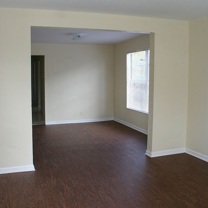 2nd image of 2333 W Chestnut St