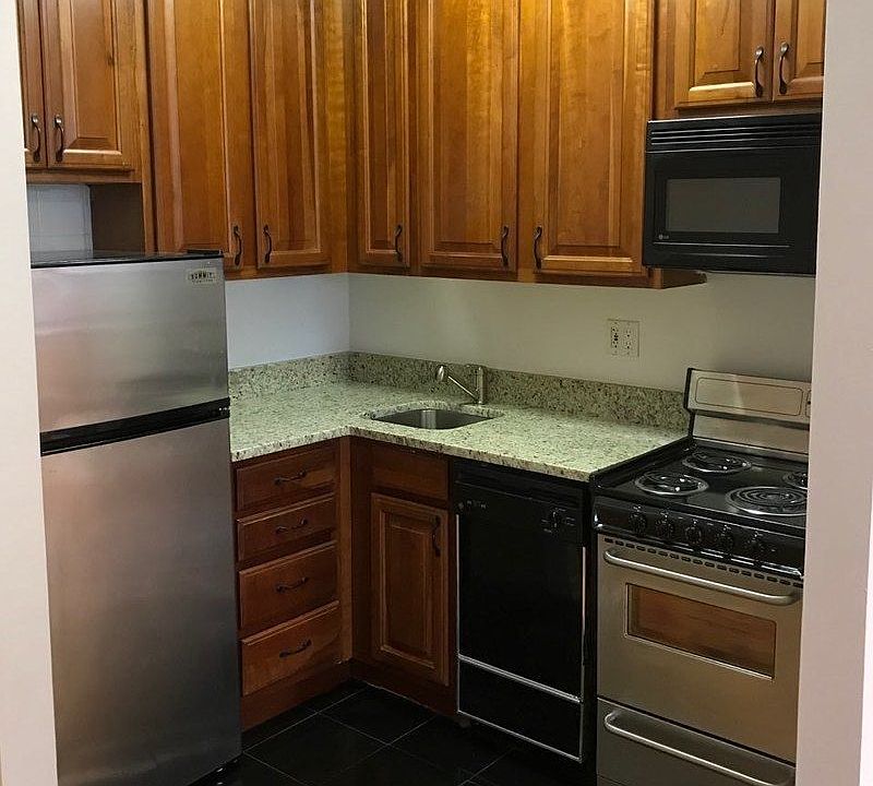 1st image of 908 Amsterdam Ave APT 4C