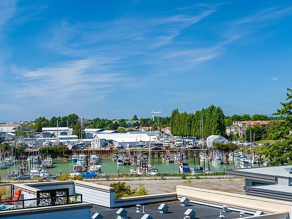 3rd image of 6077 London Rd #304