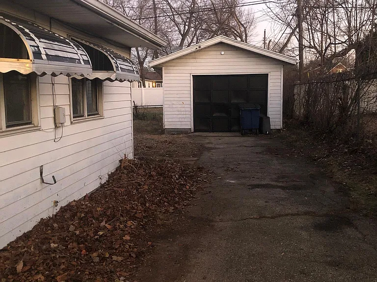 4011 Middlehurst Lane - Exterior
