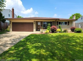 3125 Hedge Dr, Sterling Heights, MI 48310