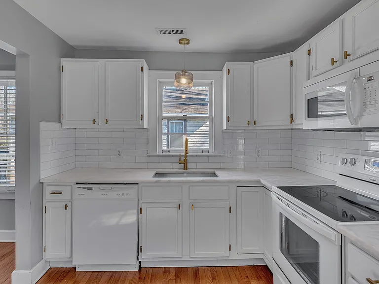 914 W Greenwood Ave — Photo 10