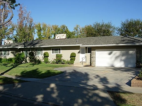 Two Car Garage w/Side Entrance