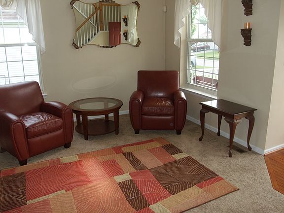 3rd image of 9 Forsythia Ln