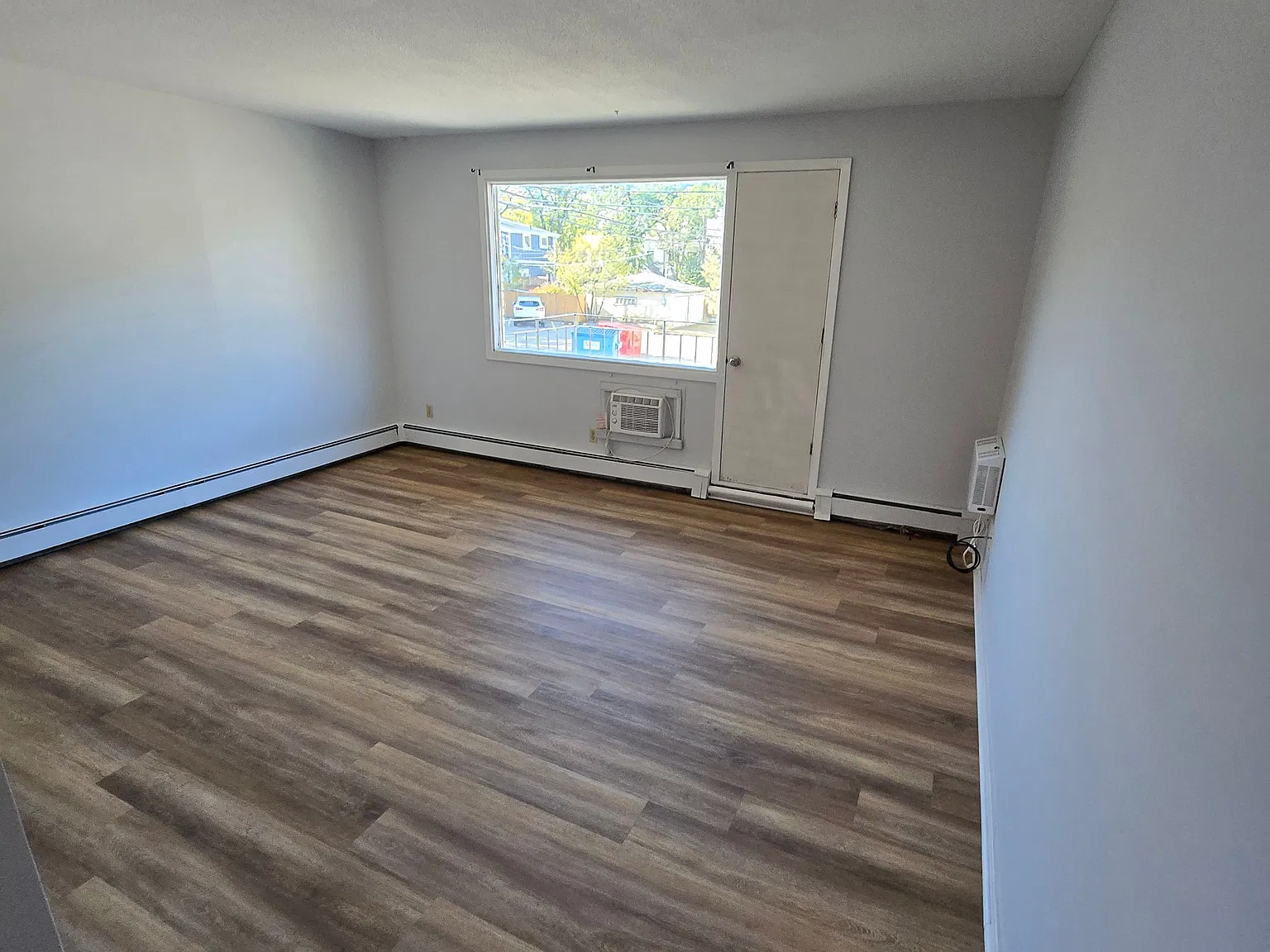 model - 2352 Ottawa Street — Photo 2