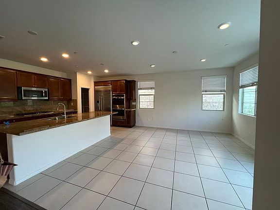 3rd image of 13370 Los Robles Ct
